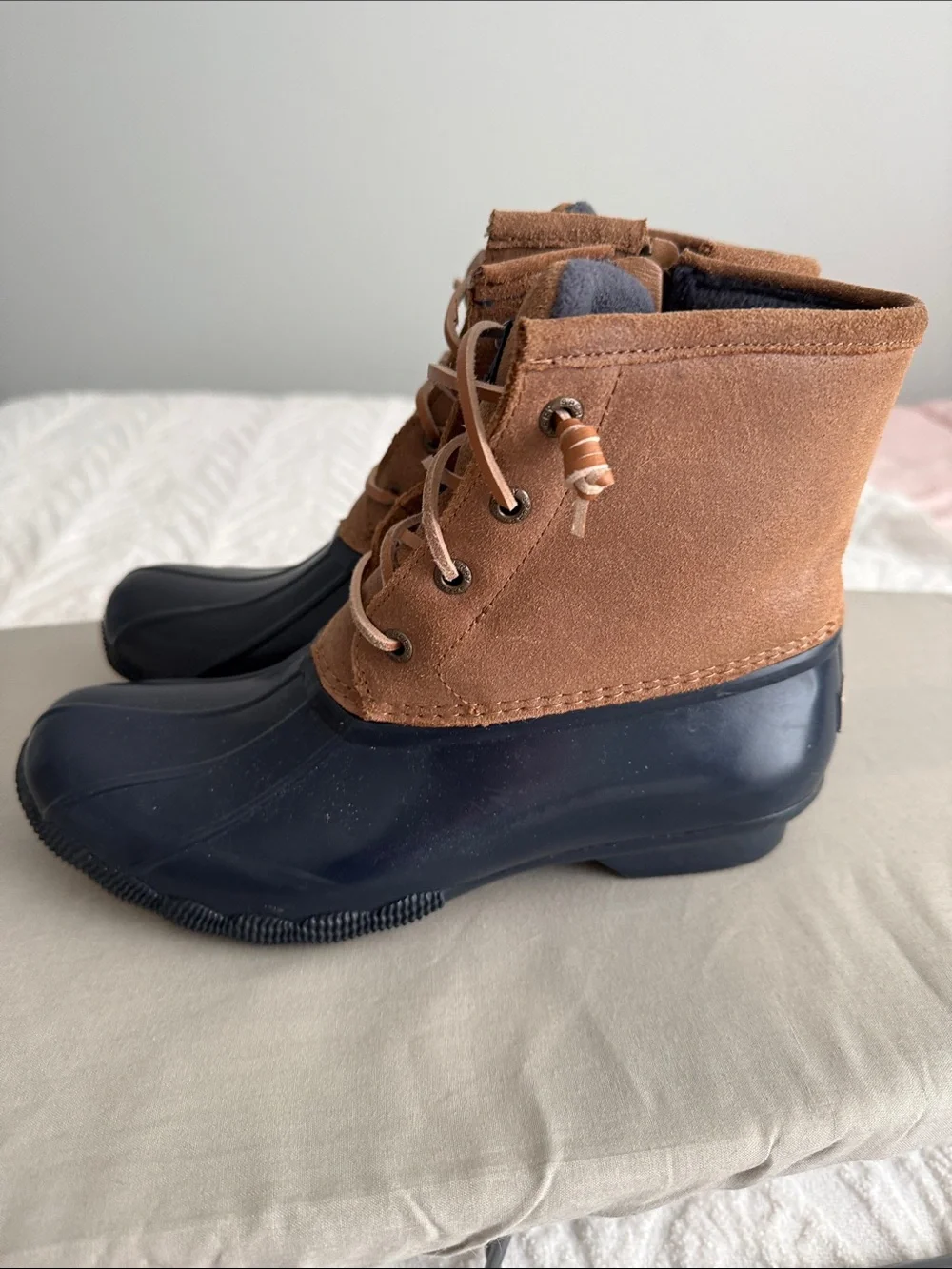 Sperry women’s lace